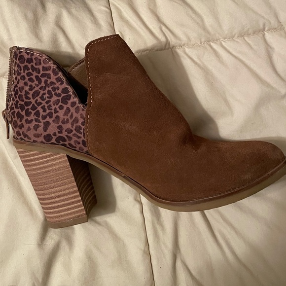 Suede stacked heel booty - Picture 2 of 4